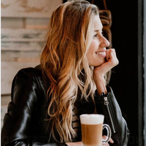 Meet your Posher, Elle - Picture 1 of 1